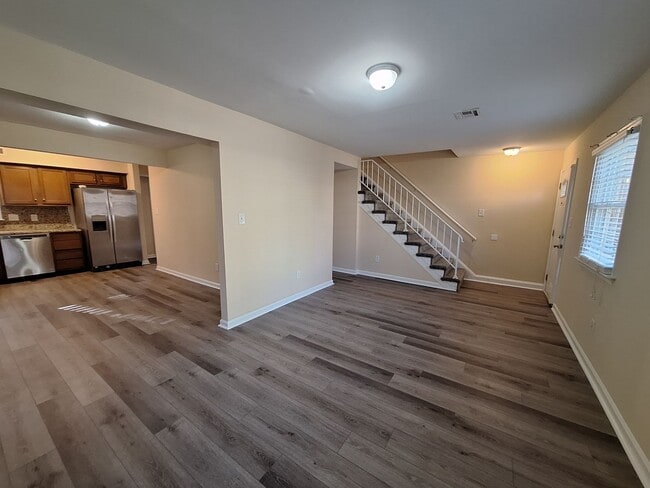 Building Photo - 408 Savage Dr