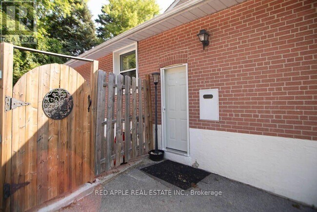 Photo du bâtiment - 126 Longford Dr