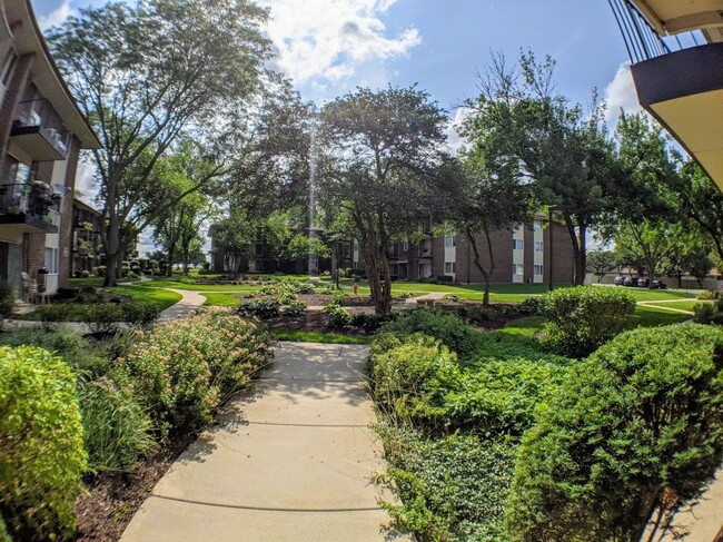 Foto del edificio - 5S070 Pebblewood Ln