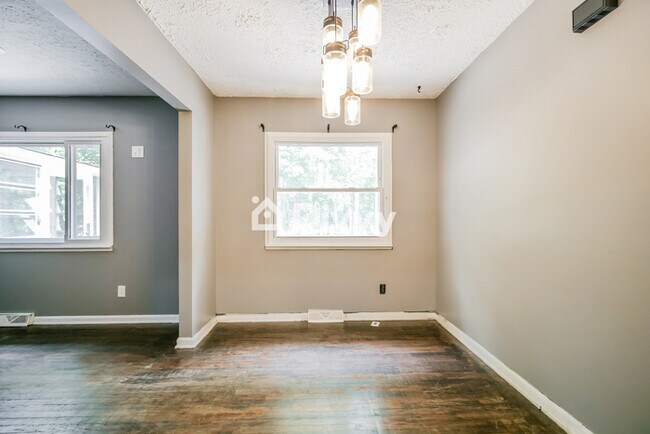 Foto del edificio - 1010 Caldwell Dr, Akron, OH 44319