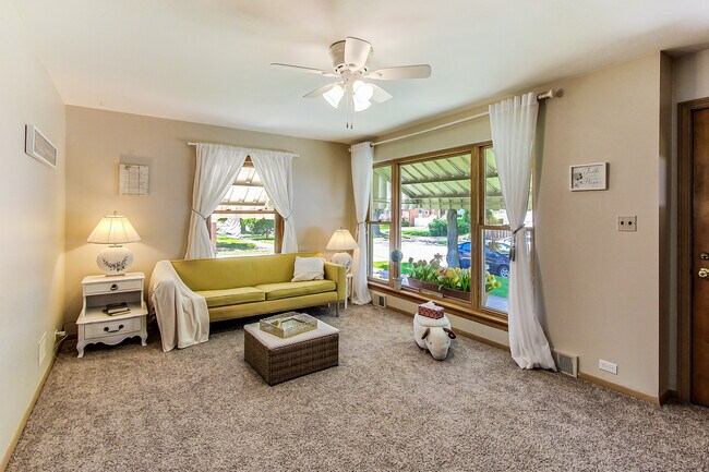 Foto del edificio - 8351 N Oleander Ave