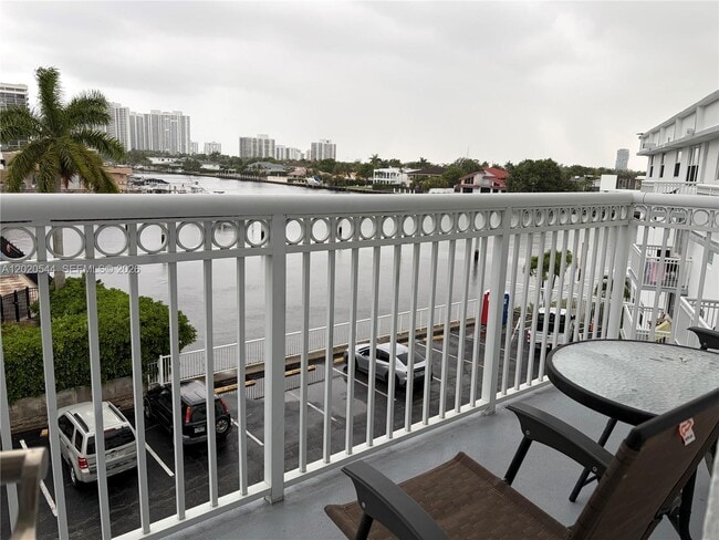 Building Photo - 1913 S Ocean Dr