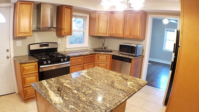 Building Photo - Large 4-bedroom house in Pennsauken!