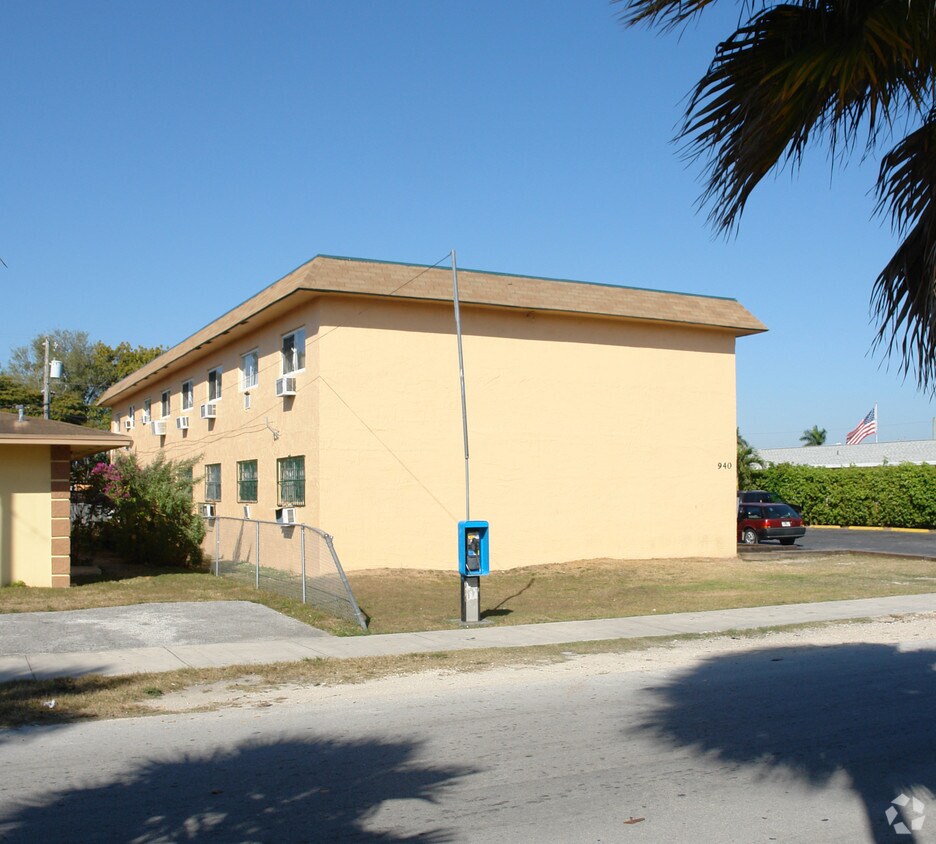 Building Photo - 940 NW 1st Ave