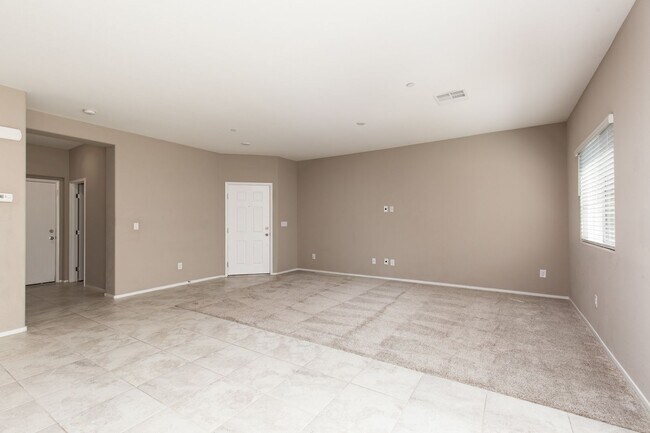 Building Photo - Stunning townhome in gated community with ...