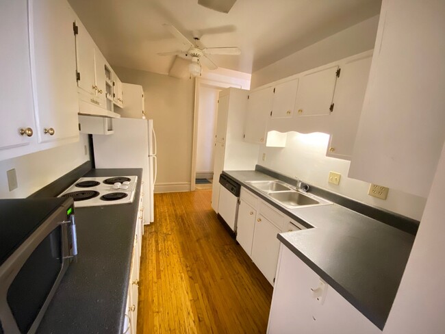 Building Photo - Neil Ave 839-843 CR