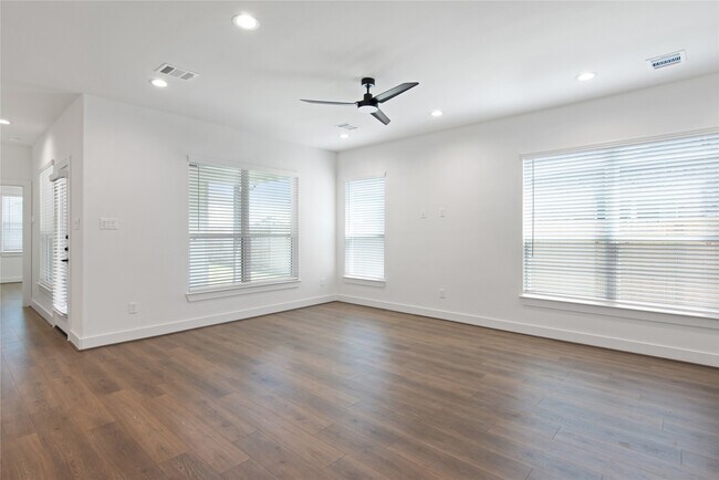 Foto del edificio - 2761 Sunny Briar Dr