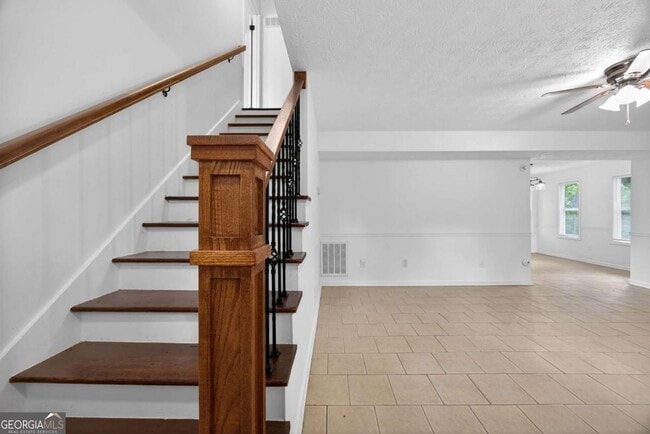 Building Photo - 6898 Babbling Brook Dr