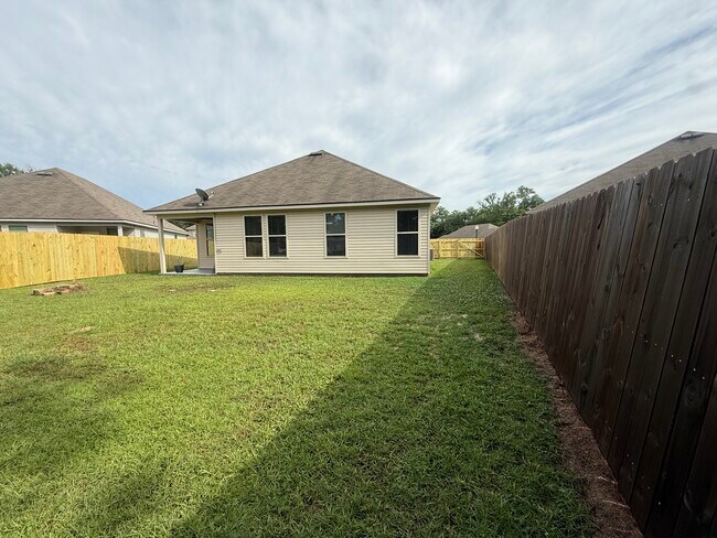 Building Photo - 23033 Isabella Dr