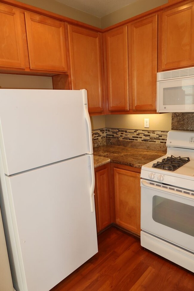 Foto del edificio - 1 bedroom, 1 bath in West Sacramento