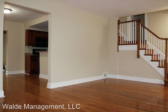 Building Photo - 3 br, 2 bath House - 4602 Sleaford Road