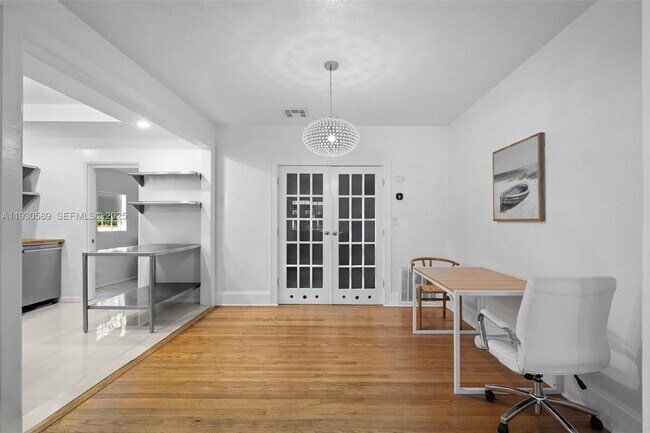 Foto del edificio - 555 NE 73rd St