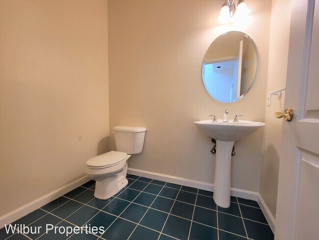 Building Photo - 2 br, 2.5 bath House - 2565 Park Blvd O201