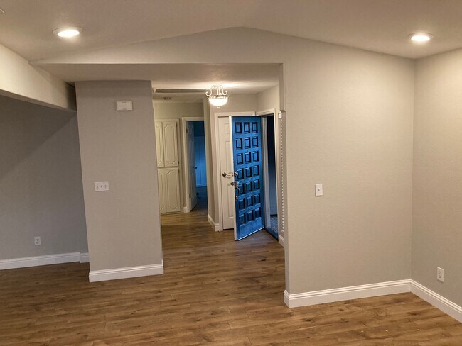 Building Photo - 1382 Love Way