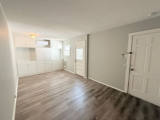 Building Photo - 331-er