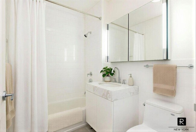 Foto del edificio - 300 E 64th St