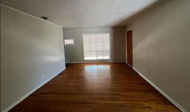 Building Photo - For Rent: Adorable 3-Bedroom Home in Quiet...