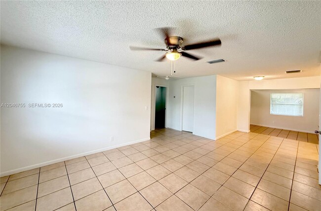 Building Photo - 12096 Dolphin Dr