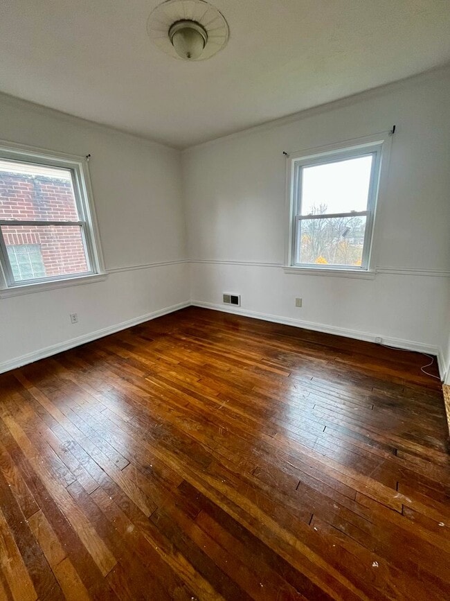 Building Photo - Three Bedroom Single Family House