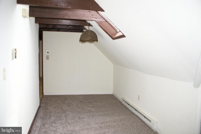 Building Photo - 1127 Stanley Ave