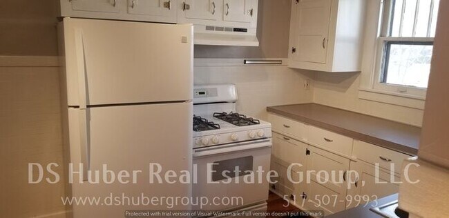 Building Photo - Two Bedroom Duplex With a Patio