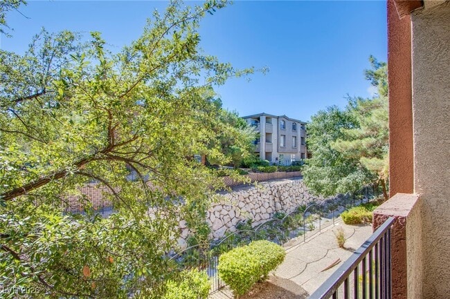 Foto del edificio - 4400 S Jones Blvd