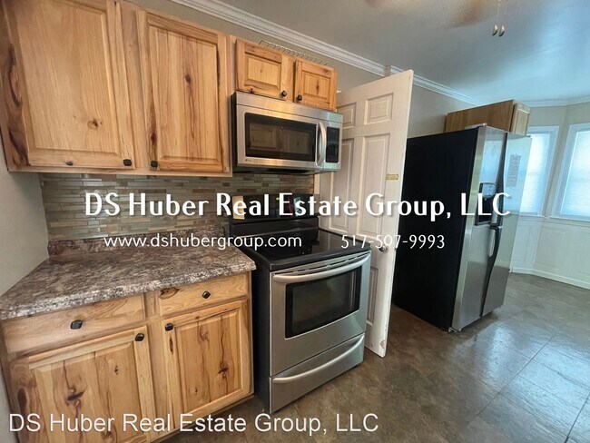 Building Photo - 3 br, 1.5 bath House - 1510 W Allegan St