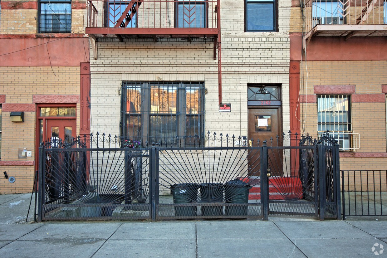 Foto del edificio - 2182 Fulton St