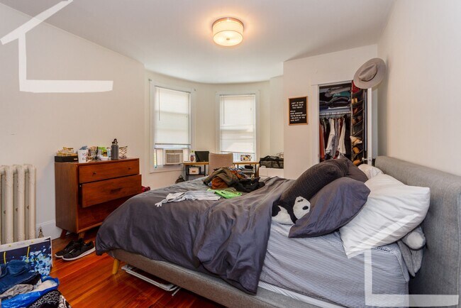 Building Photo - Nicely renovated 2 bed in Brookline.