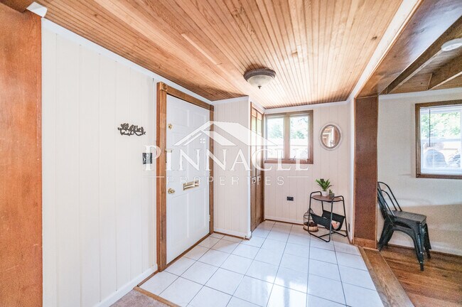 Building Photo - 5840 Quaker Pky