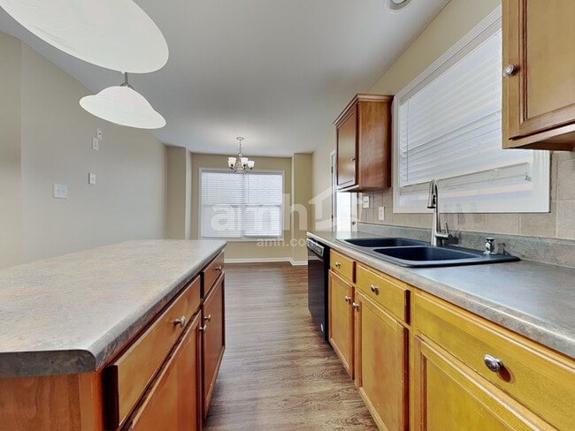 Foto del edificio - 5523 Golden Gate Rd