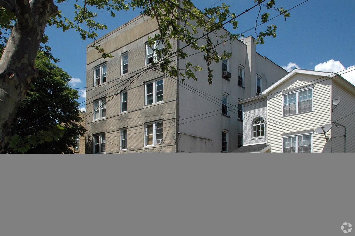 Foto del edificio - 234 Clinton Ave