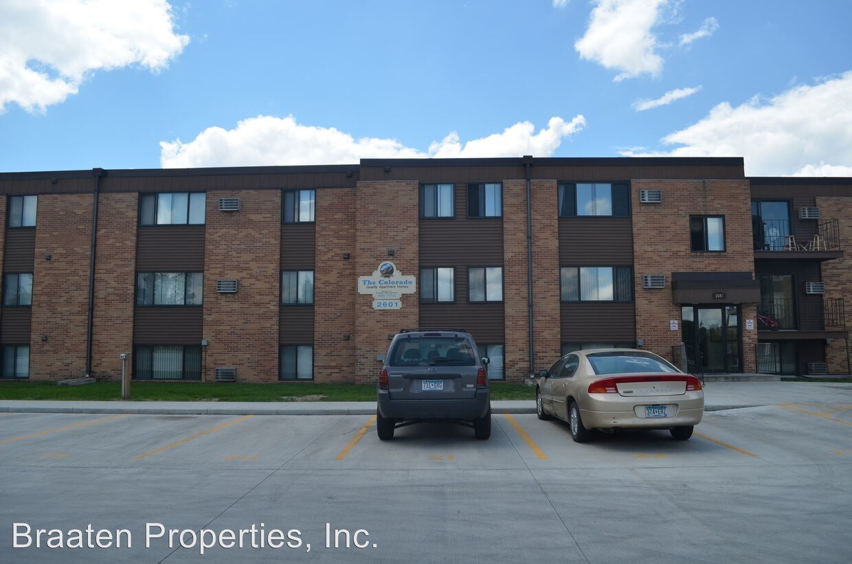 Building Photo - 1600 33rd Ave S