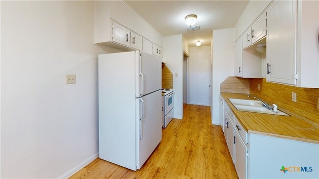 Foto del edificio - 3705 Hereford Ln