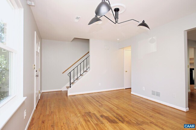 Building Photo - 211 Greentree Park