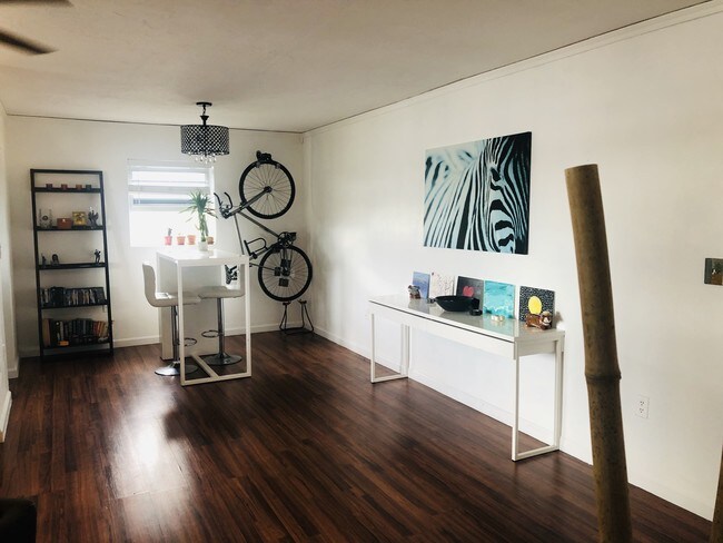 Foto del edificio - 7620 Carlyle Ave