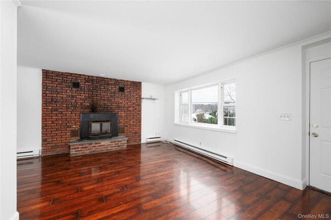 Building Photo - 74 Lakeshore Dr E