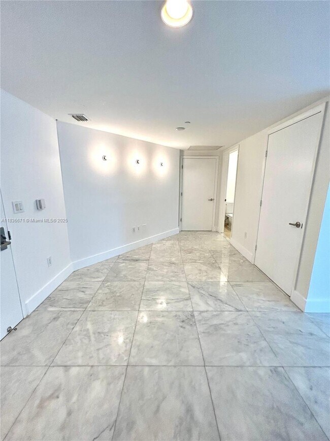 Foto del edificio - 475 Brickell Ave