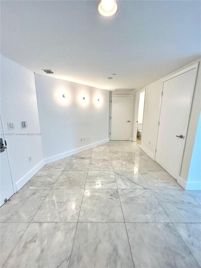 Building Photo - 475 Brickell Ave