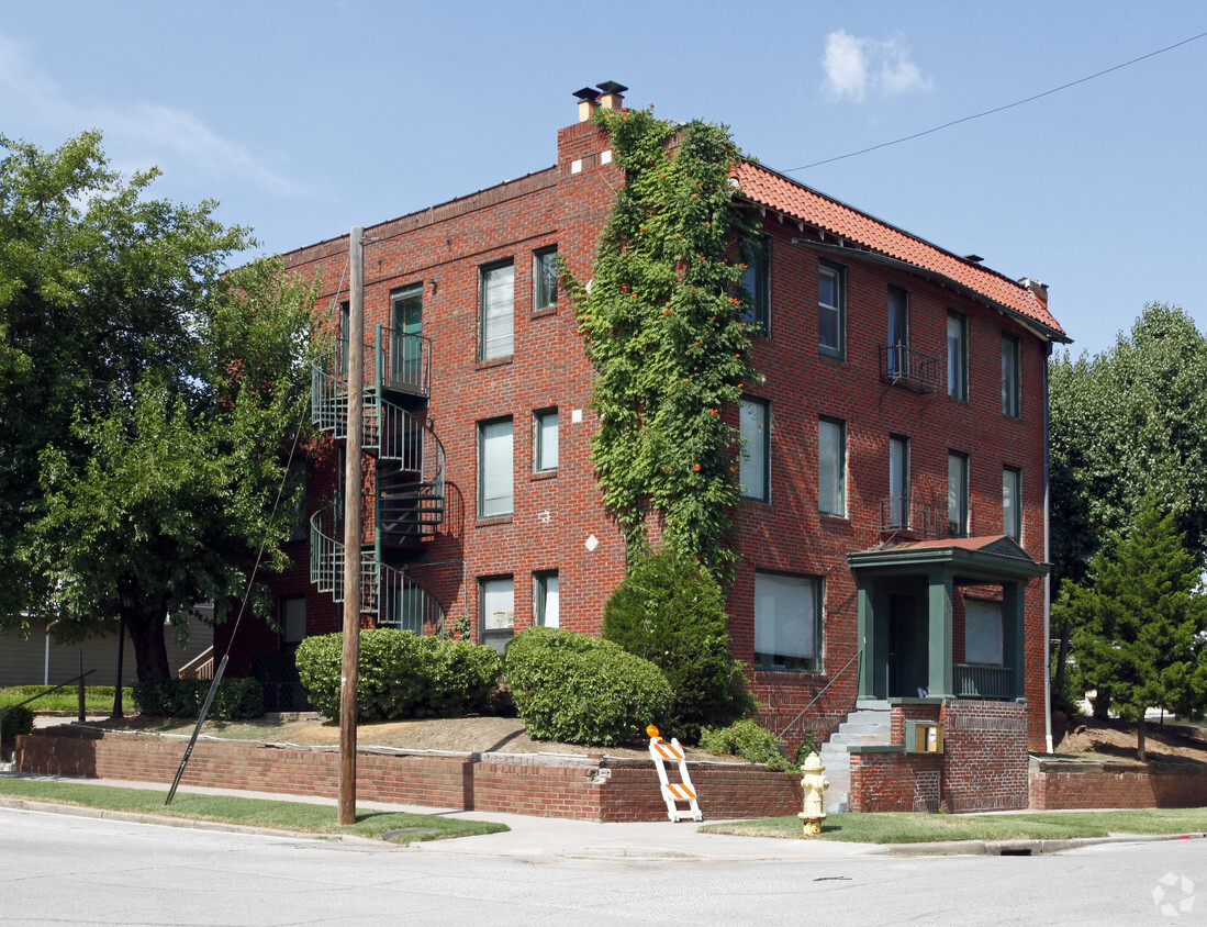 Primary Photo - 1401 E 17th Pl
