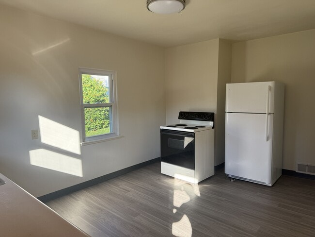 Kitchen - 1409 Elm St