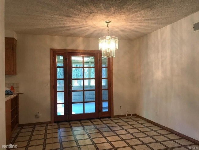 Foto del edificio - 3 br, 2 bath House - 1258 Saint Vladimir St