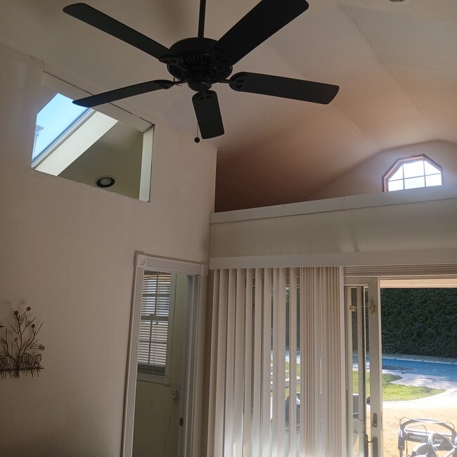 Building Photo - 105 Pulaski St