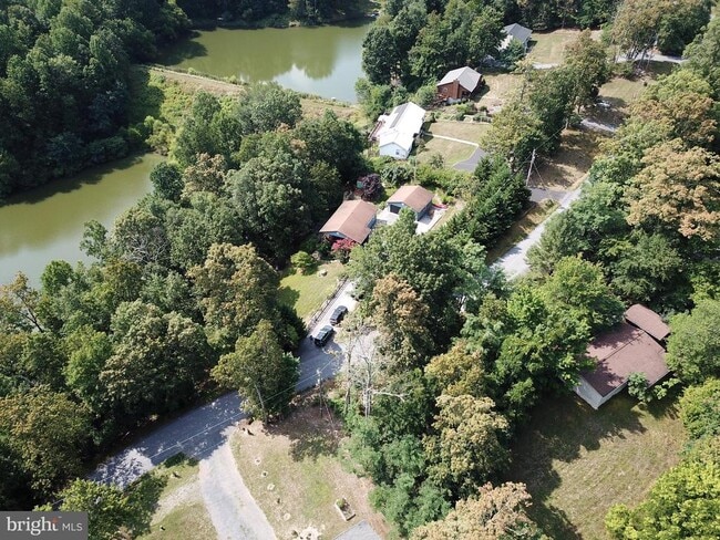Building Photo - 420 Black Twig Rd