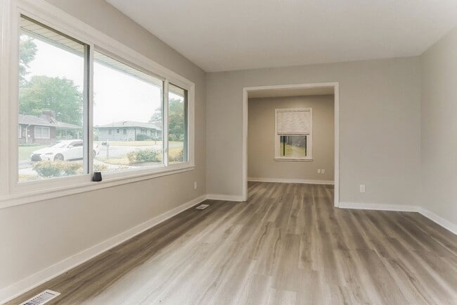 Building Photo - Modern 3BR Home on Quiet End Lot – Fully Updated!