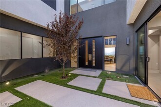 Building Photo - 609 Sleeping Dragon Dr