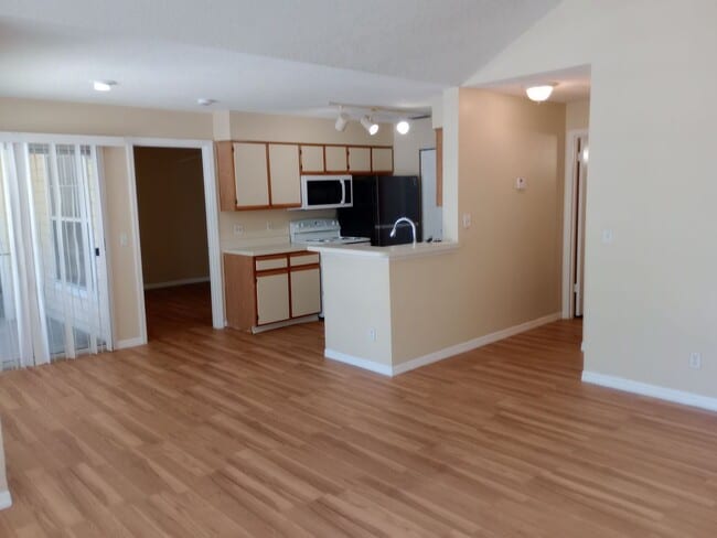 Building Photo - **For Sale w. Outside Agent** TW2127