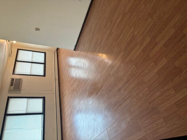 Foto del edificio - 7745 Adams St