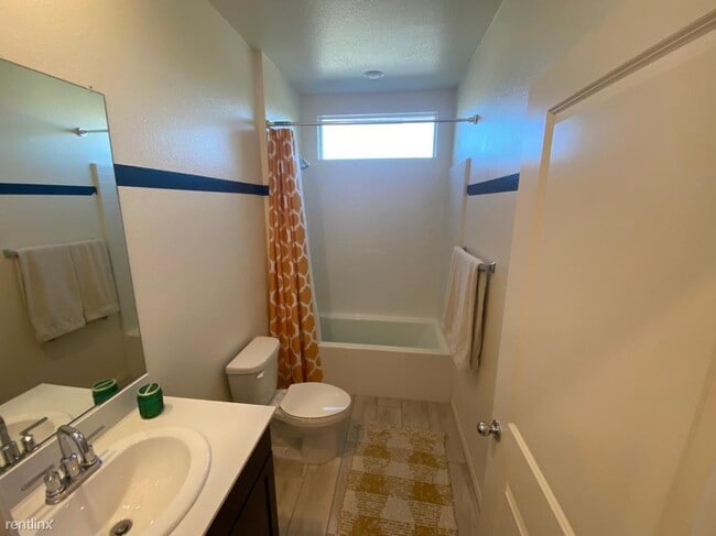 Building Photo - 4 br, 3.5 bath House - 8364 N Canby Pl