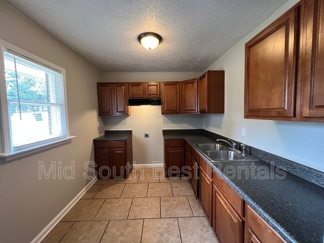 Building Photo - 428 W Brooks Rd